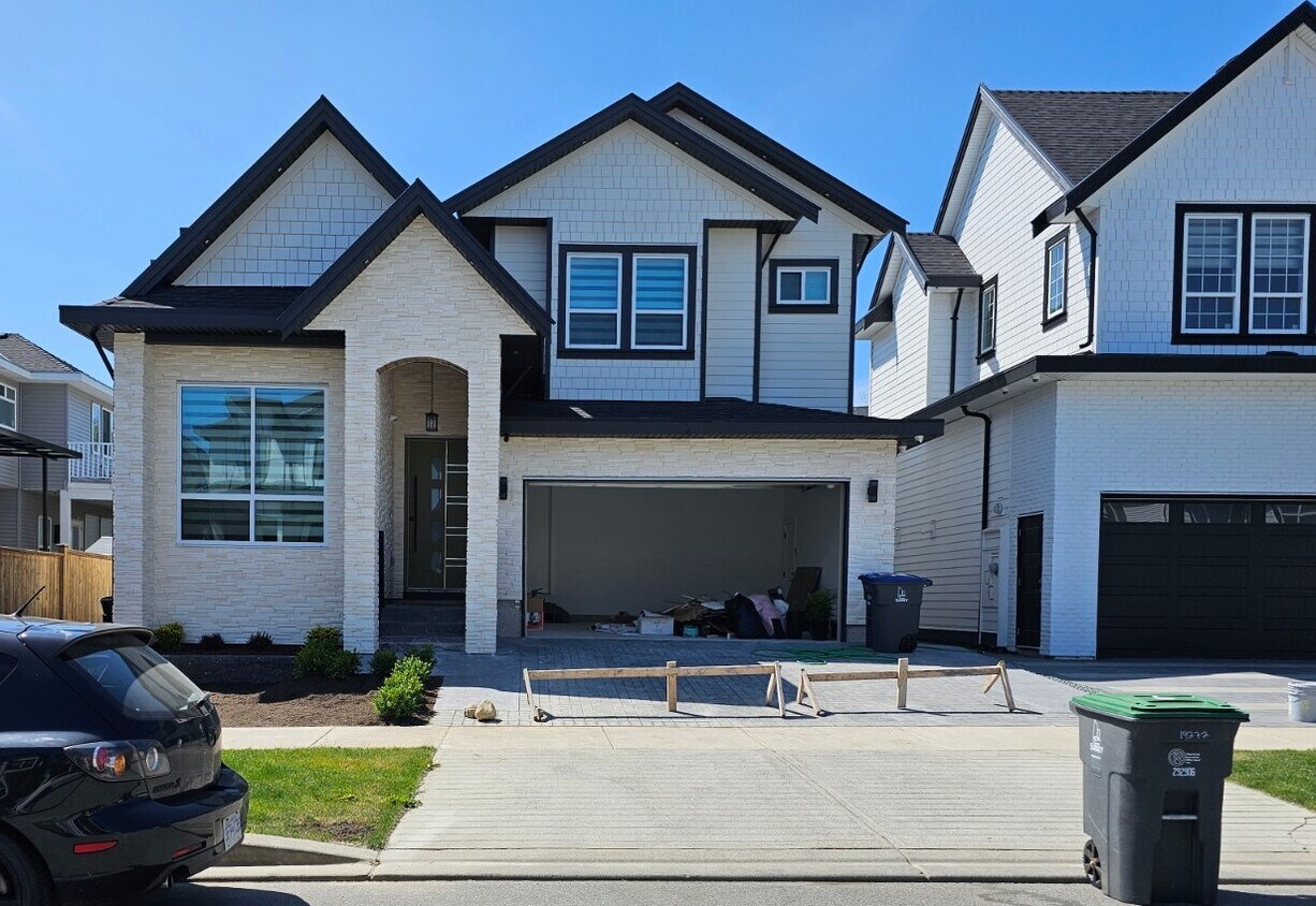 Photo principale - 19272-19271 71 Ave