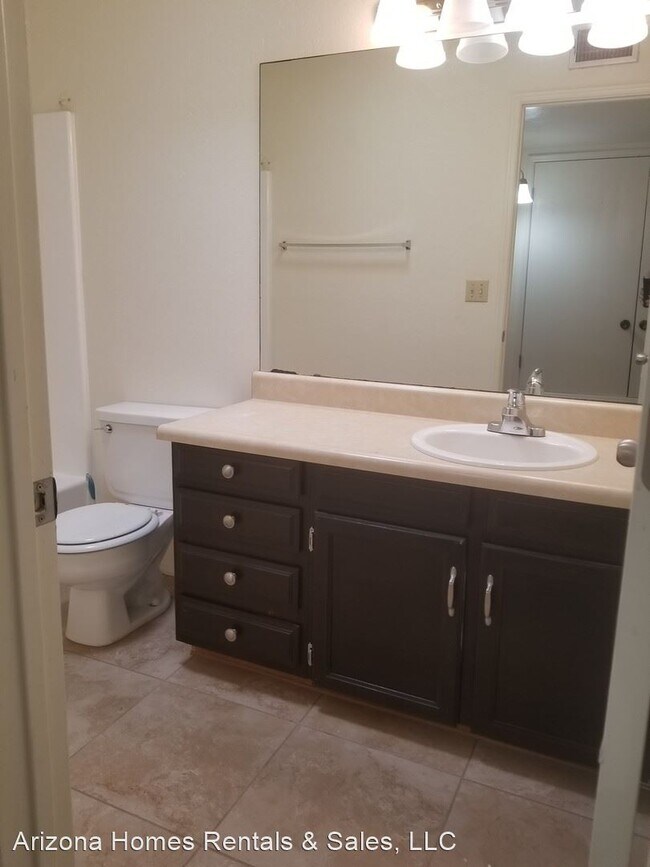 Foto del edificio - 2 br, 2 bath House - 619 South Kacee Ave