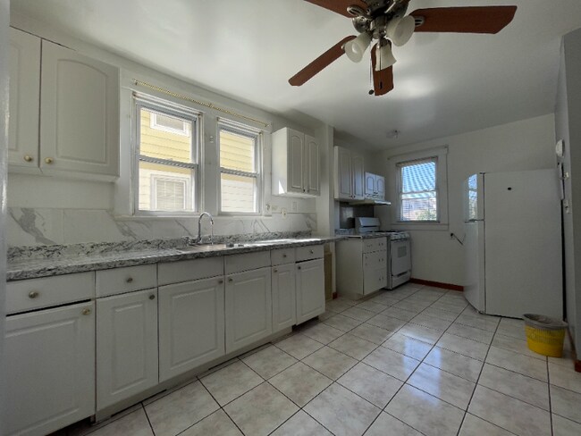Foto del edificio - 543 Maple Ave