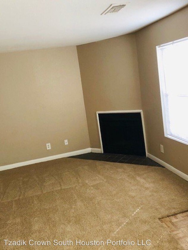 Foto principal - 8100 W Airport Blvd