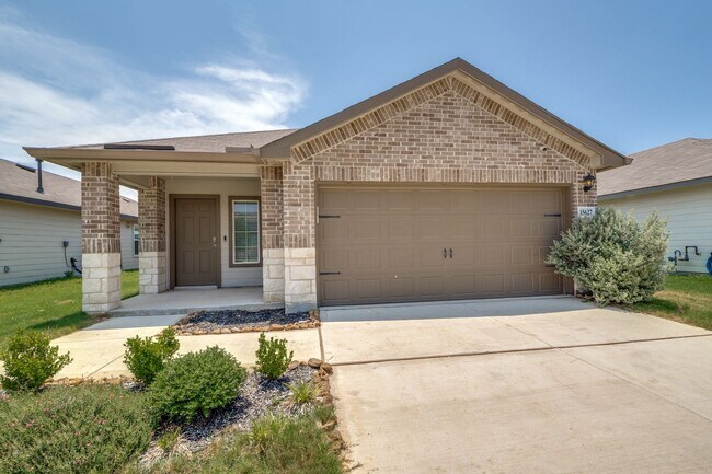 Building Photo - Beautiful 3-Bedroom, 2-Bathroom, Single St...