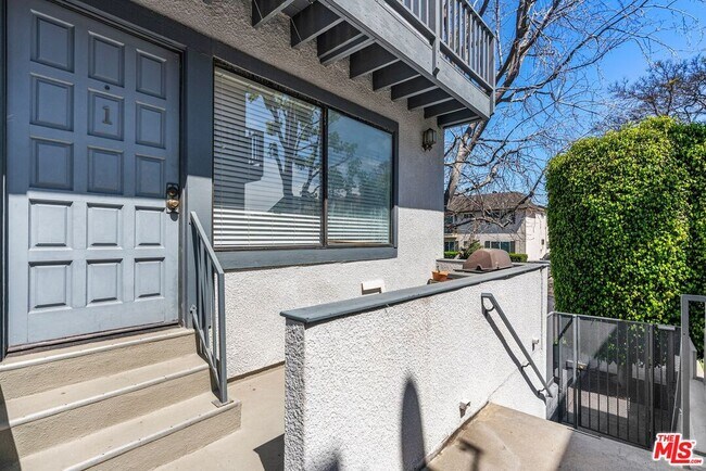 Foto del edificio - 12711 Mitchell Ave