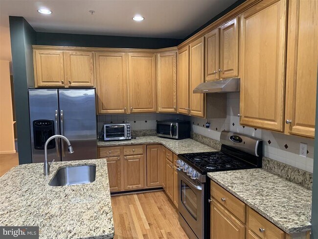 Foto del edificio - 9130 Carriage House Ln