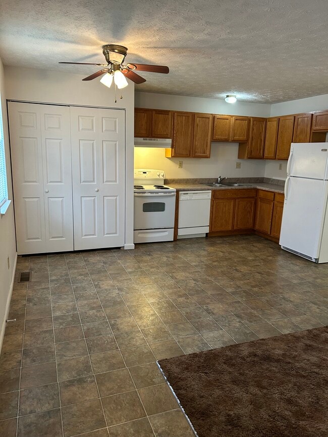 Building Photo - 132 Burkhardt Way