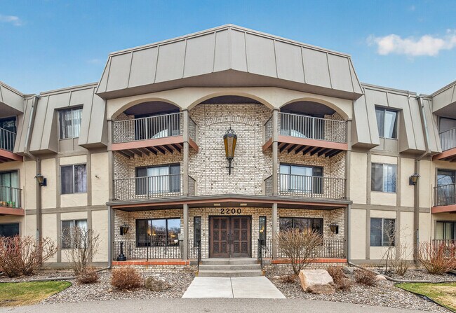 Foto del edificio - 2200 Nevada Ave S