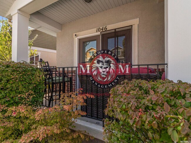 Building Photo - Beautiful 4 Bd 2.5 Bath Townhouse in Sandy