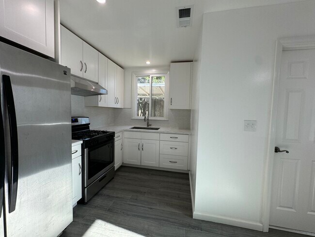 Brand new kitchen - 11052 Plainview Ave