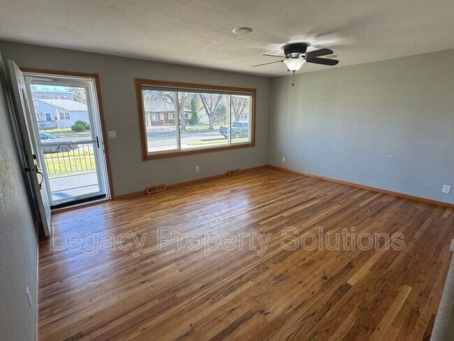 Foto del edificio - 1832 Assumption Dr