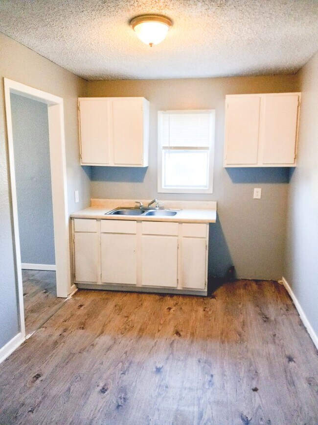 Foto del edificio - $0 First Month's Rent / $0 Deposit at Move-in