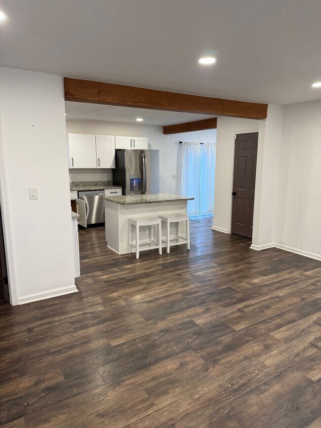 Building Photo - Updated Home near Waverly Park