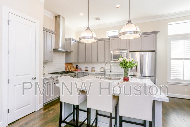 Building Photo - 5309 Blossom St