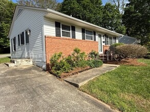 Building Photo - 651 S Sunset Dr