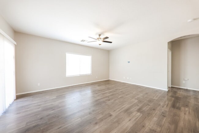 Foto del edificio - 13275 N Primrose St