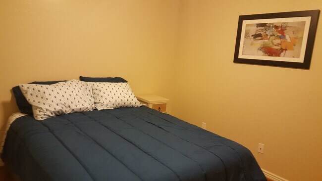 Foto del edificio - Luxurious 2-Bed/2-Bath Condo in Quiet Gated Community - Coming Soon!