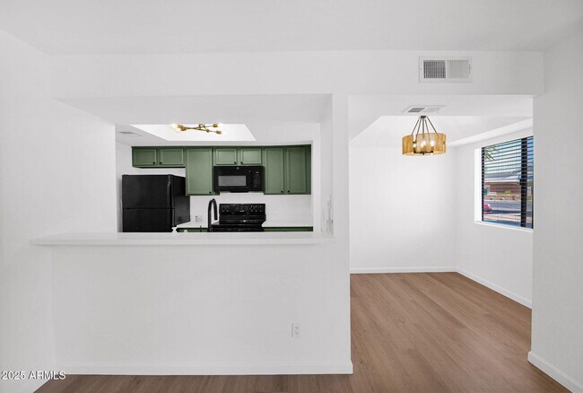 Foto del edificio - 745 N Dobson Rd