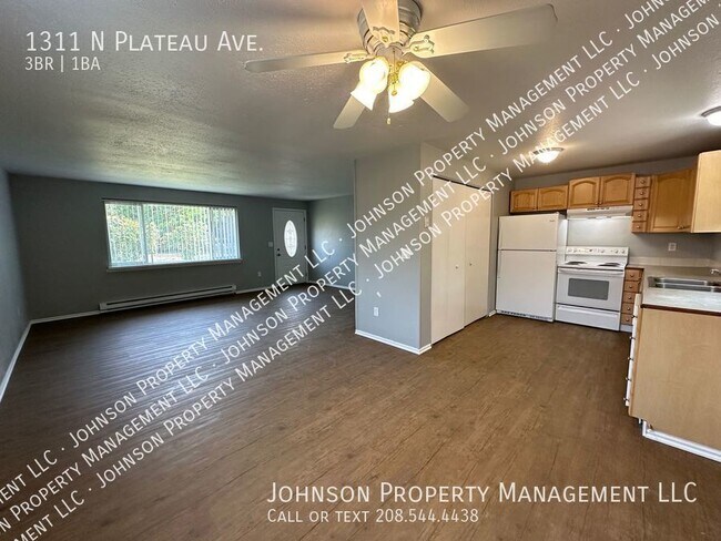 Building Photo - Canyon Hill Single Family Home with Double...
