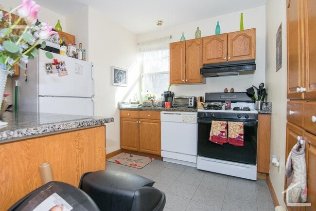 Building Photo - Well priced 3 bed in Brighton......