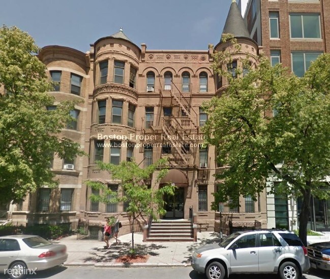 Foto del edificio - 45 Westland Ave