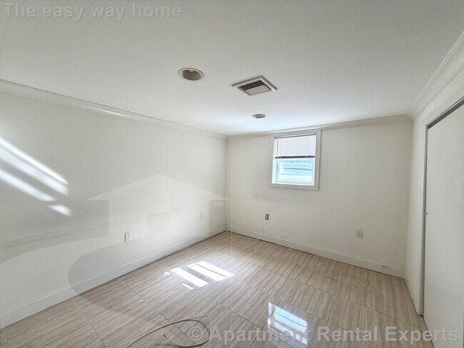 Foto del edificio - 167-169 Summer St Unit #B