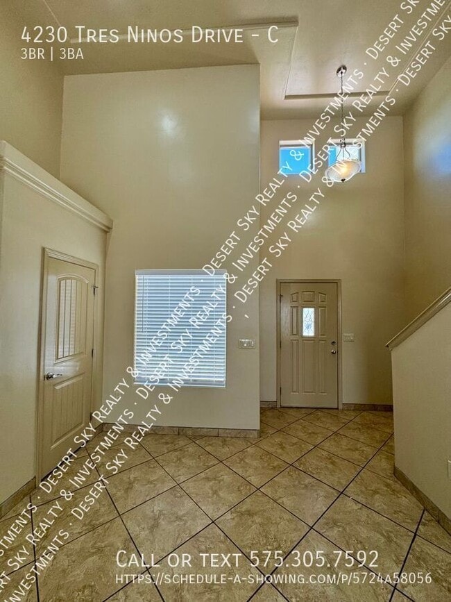 Building Photo - 4230 Tres Ninos Dr