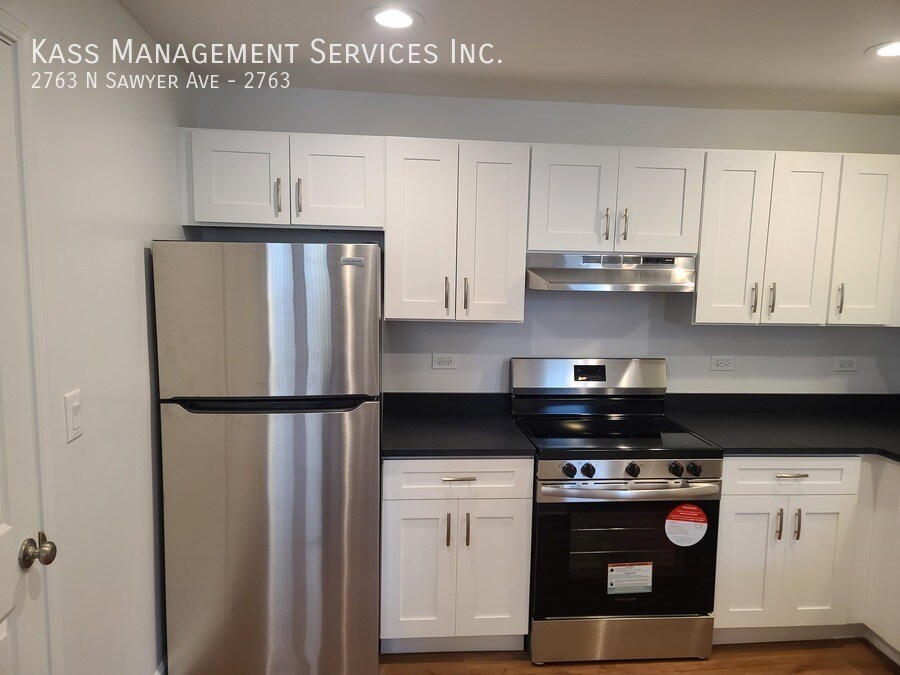 Foto principal - 2763 N Sawyer Ave
