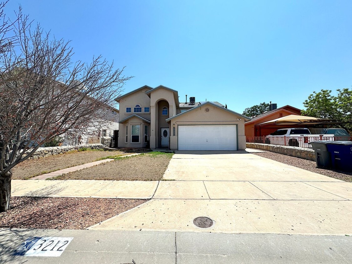 Primary Photo - East El Paso 4 bed Refrig A/C with Pool!