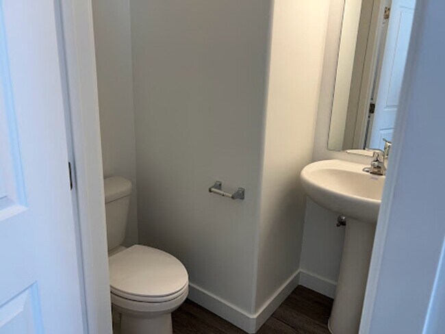 Foto del edificio - Just Reduced! Available Now! Old Sorrel To...