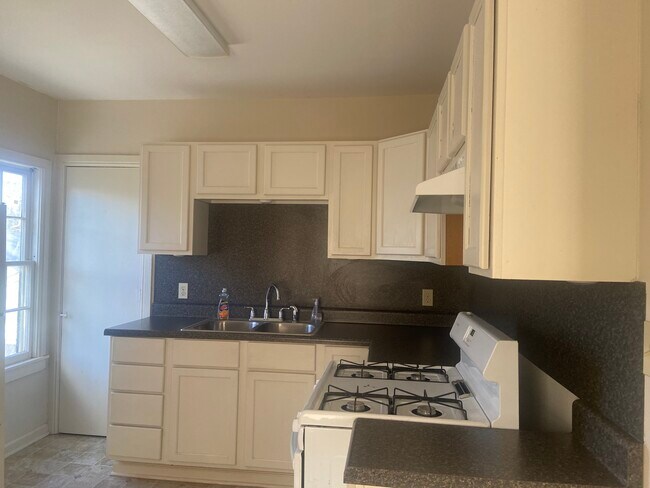 Foto del edificio - 147 E Elmwood St