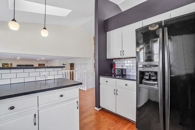 Building Photo - 1191 Easton Dr