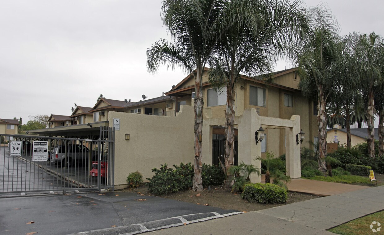 Primary Photo - Villa Barbara Apartments