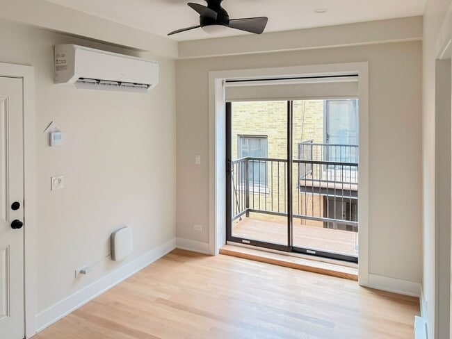 Foto del edificio - 2238 N Bissell St
