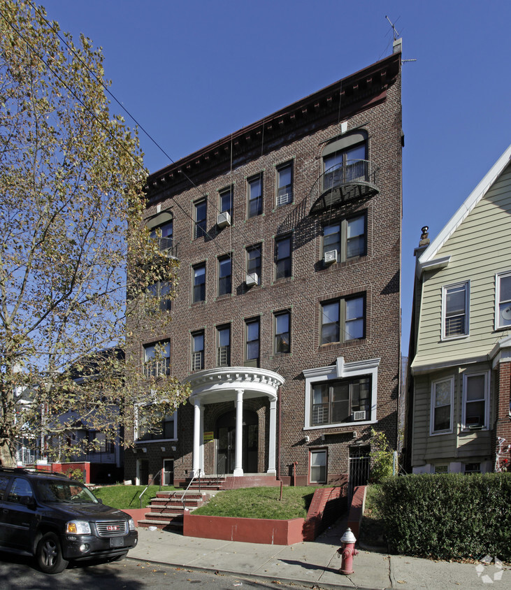 Foto principal - 74-76 Fairview Ave