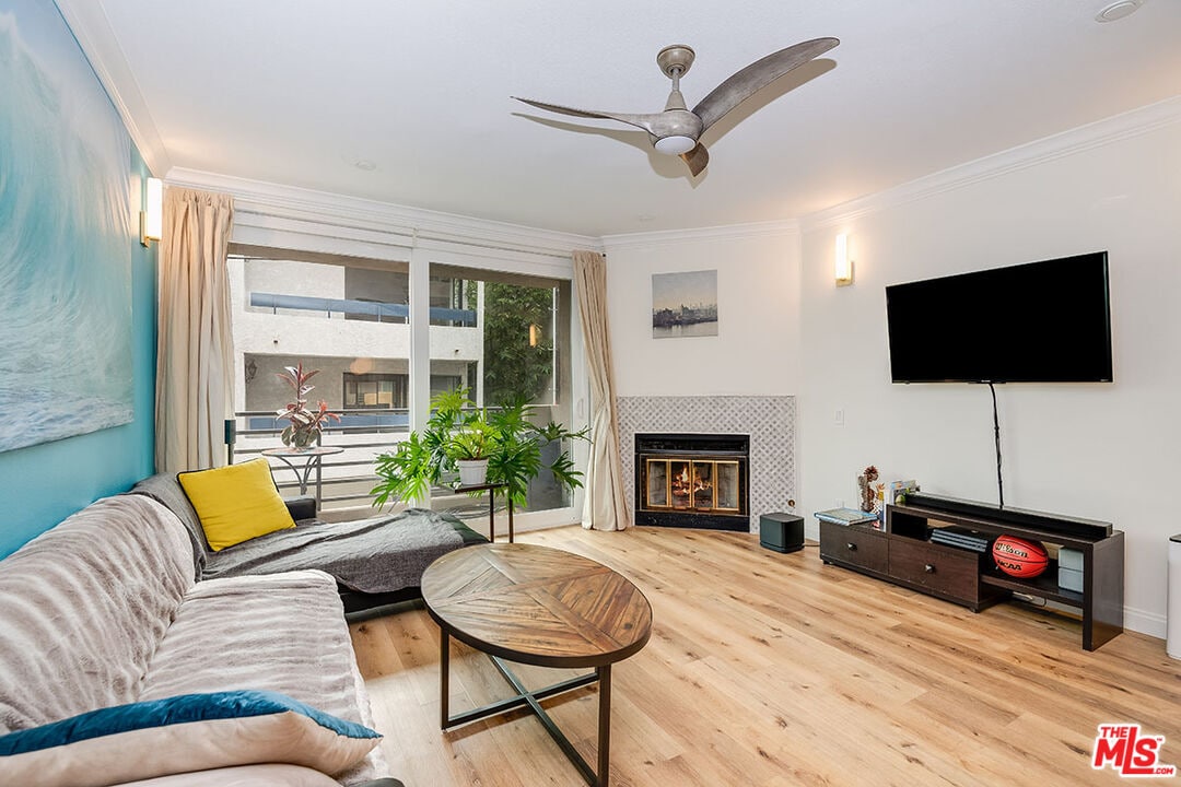 Primary Photo - 20 Catamaran St