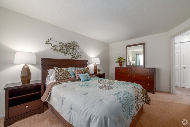 Willow - 1HAB, 1BA - 675SF - Dormitorio - Village in the Park Apartments