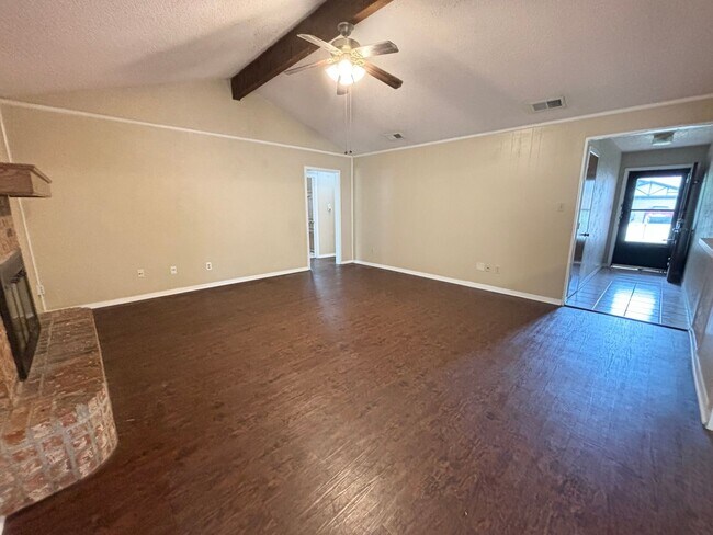 Building Photo - North Richland Hills Move In Ready