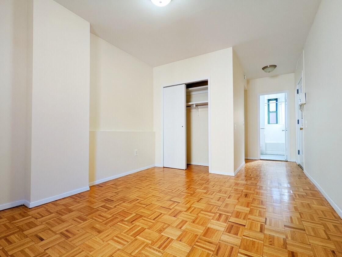 Living Area - 504 E 79th St