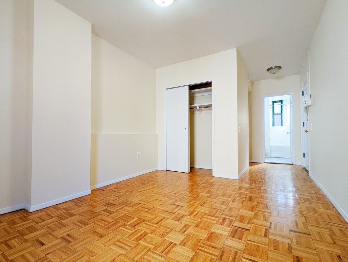 Living Area - 504 E 79th St