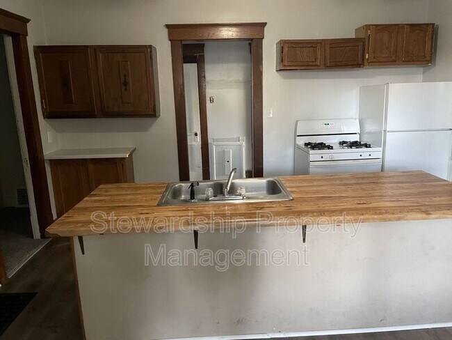 Foto del edificio - 927 Camden Ave SW