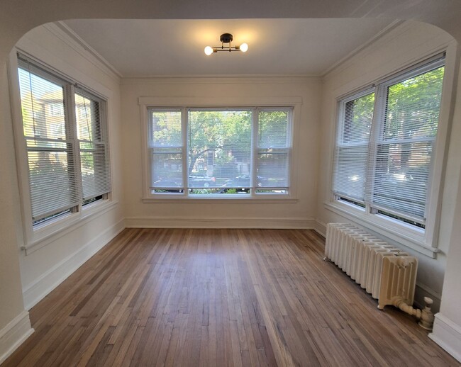 Foto del edificio - South Rogers Park – Sprawling 4-Bedroom / ...