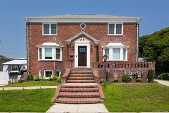 Building Photo - 355 E Beech St