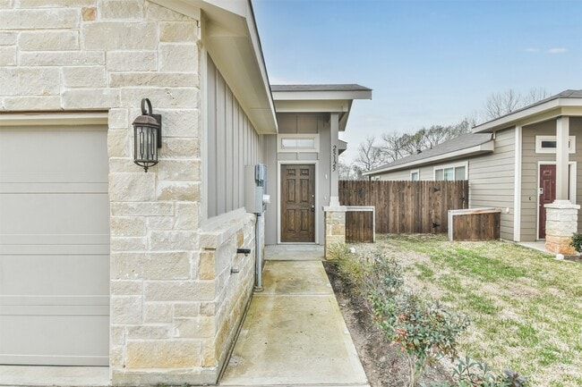 Building Photo - 25141 Pacific Wren Dr