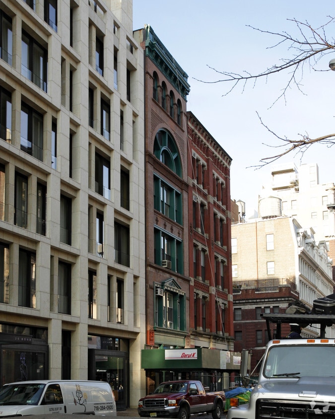 Primary Photo - 21 Bond St