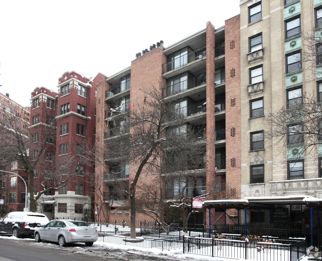Foto del edificio - 651 W Sheridan Rd