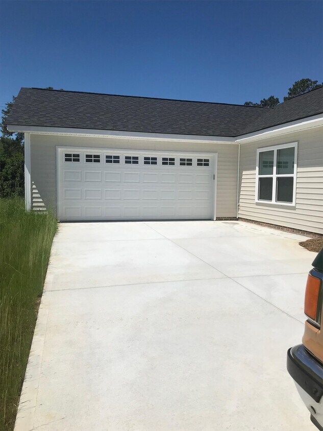 Building Photo - 108 Essex Dr