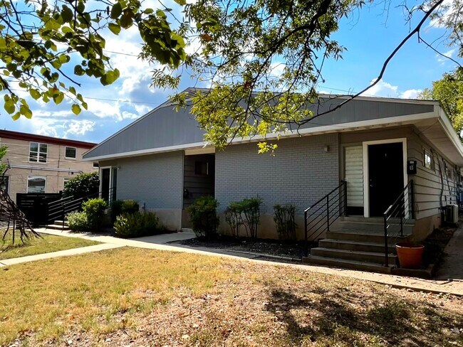 Foto del edificio - 3304 Tom Green St