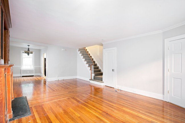 Building Photo - 10109 Ascan Ave