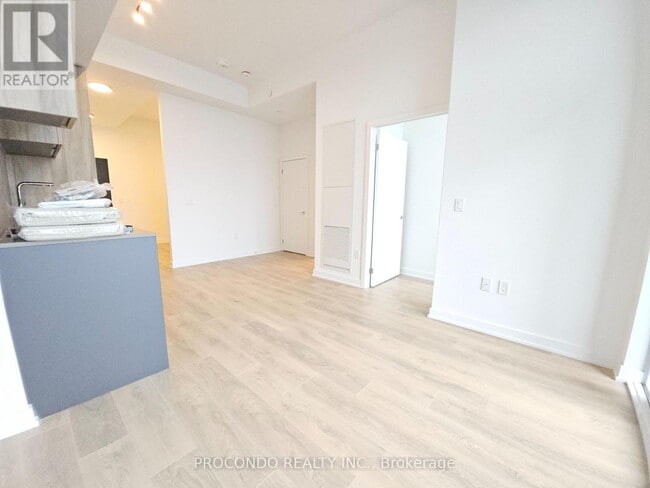 Building Photo - 1037 The Queensway