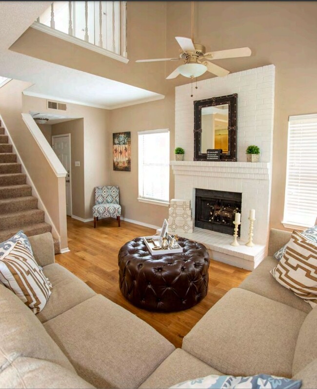 Foto del interior - Waterchase Gardens: Charming Townhomes in ...