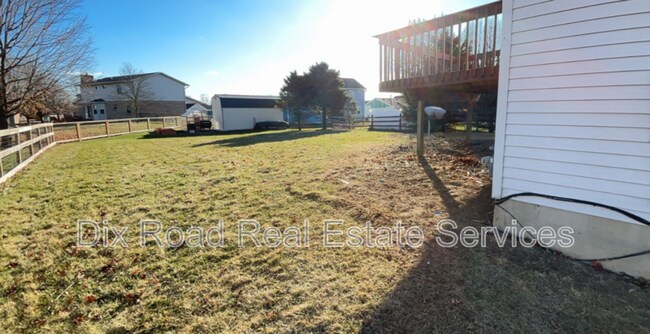 Foto del edificio - 624 Meadow Brook Pl