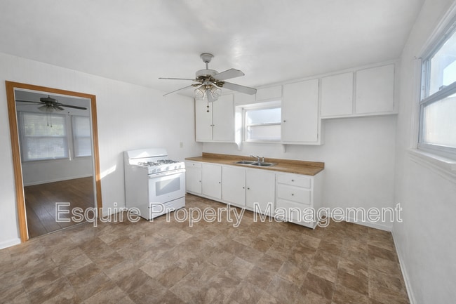 Foto del edificio - 3667 Almond Dr